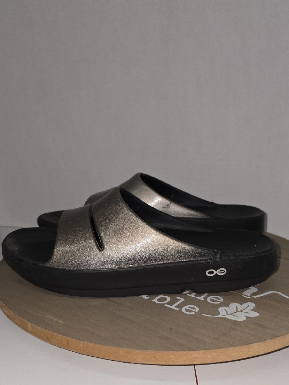 Oofos OOahh Luxe Slide "Latte" Metallic Bronze Slide Sandals M9/W11 EU 42 - Picture 7 of 12